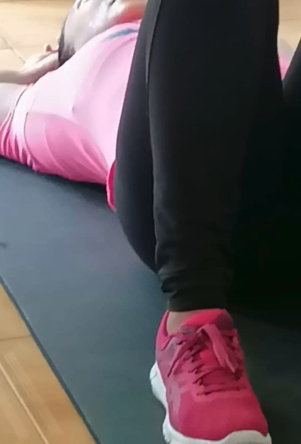 Travail au sol sur tapis pendant une séance
