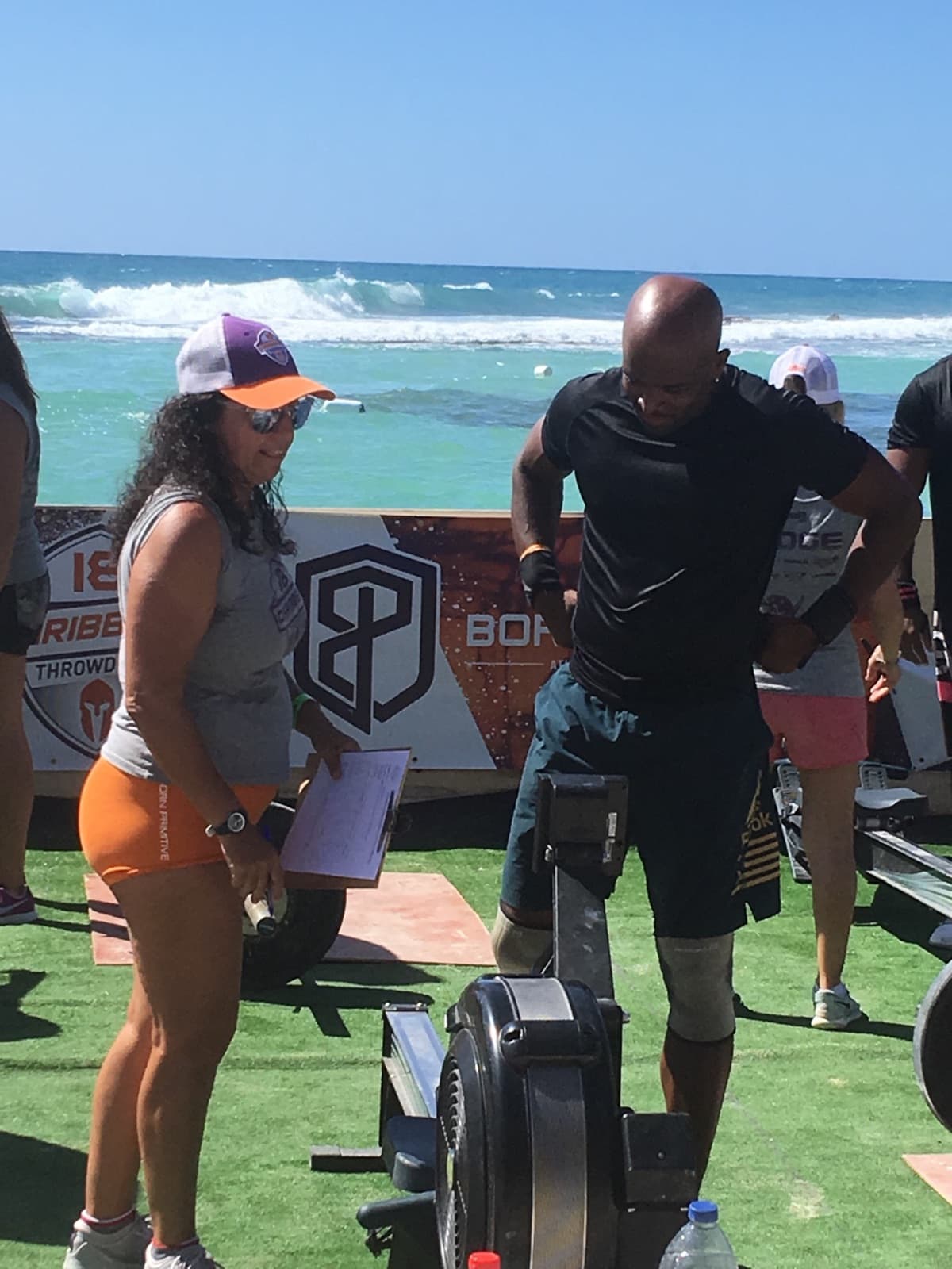 Laurent LABECA pendant une épreuve de CrossFit en bord de mer
